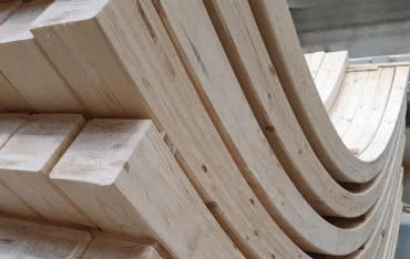 Fale, elipsy i półkola na dachu. Drewno gięto-klejone w projektowaniu nietypowych brył budynków